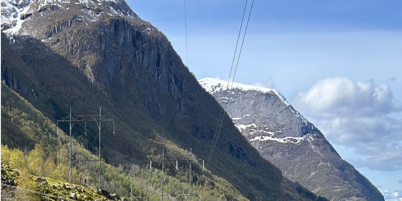 Illustrasjonsfoto som viser natur og kraftlinje. 