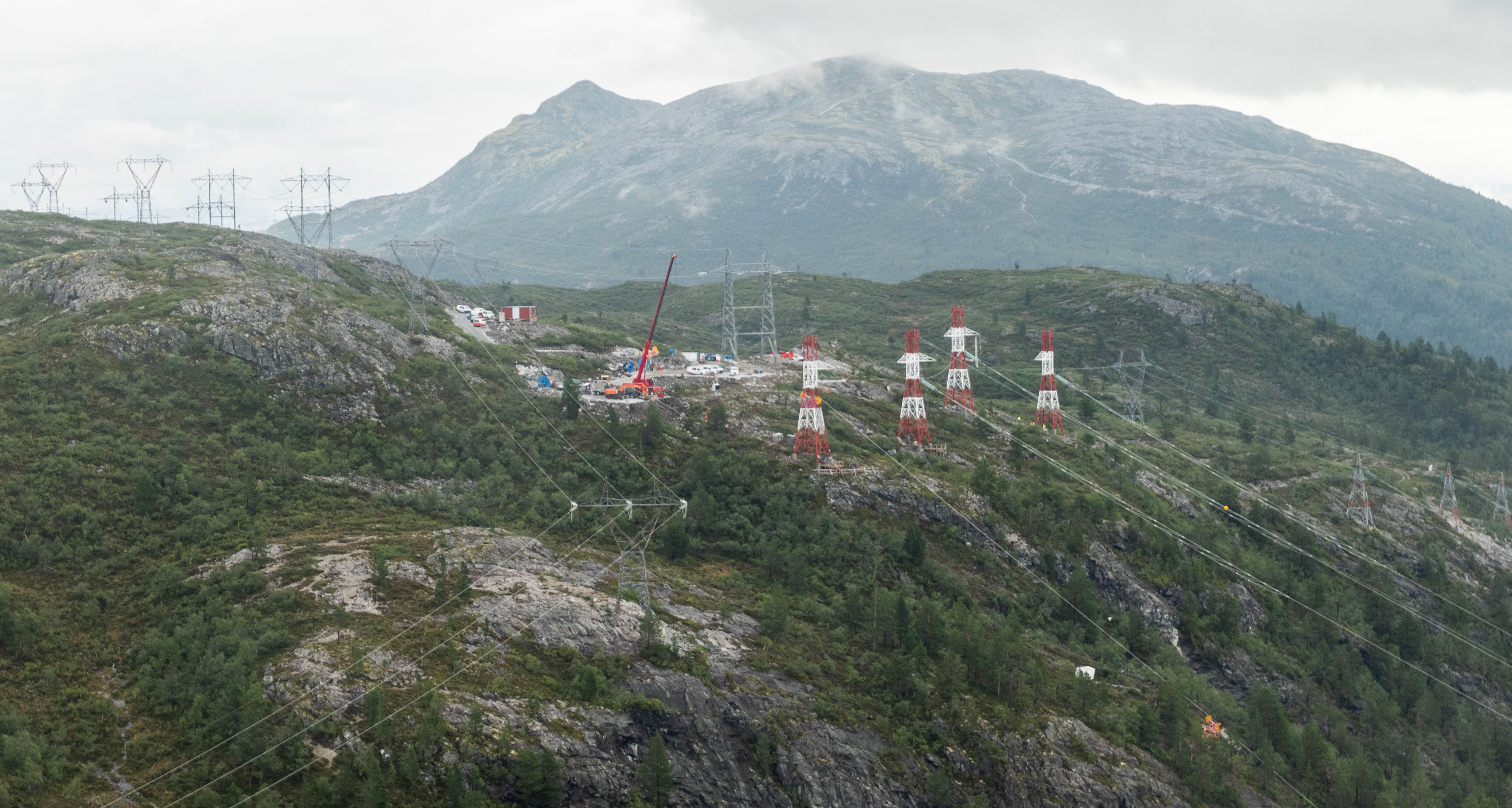 Fjordcrossing, with new and old line. The old line will be dismantled.