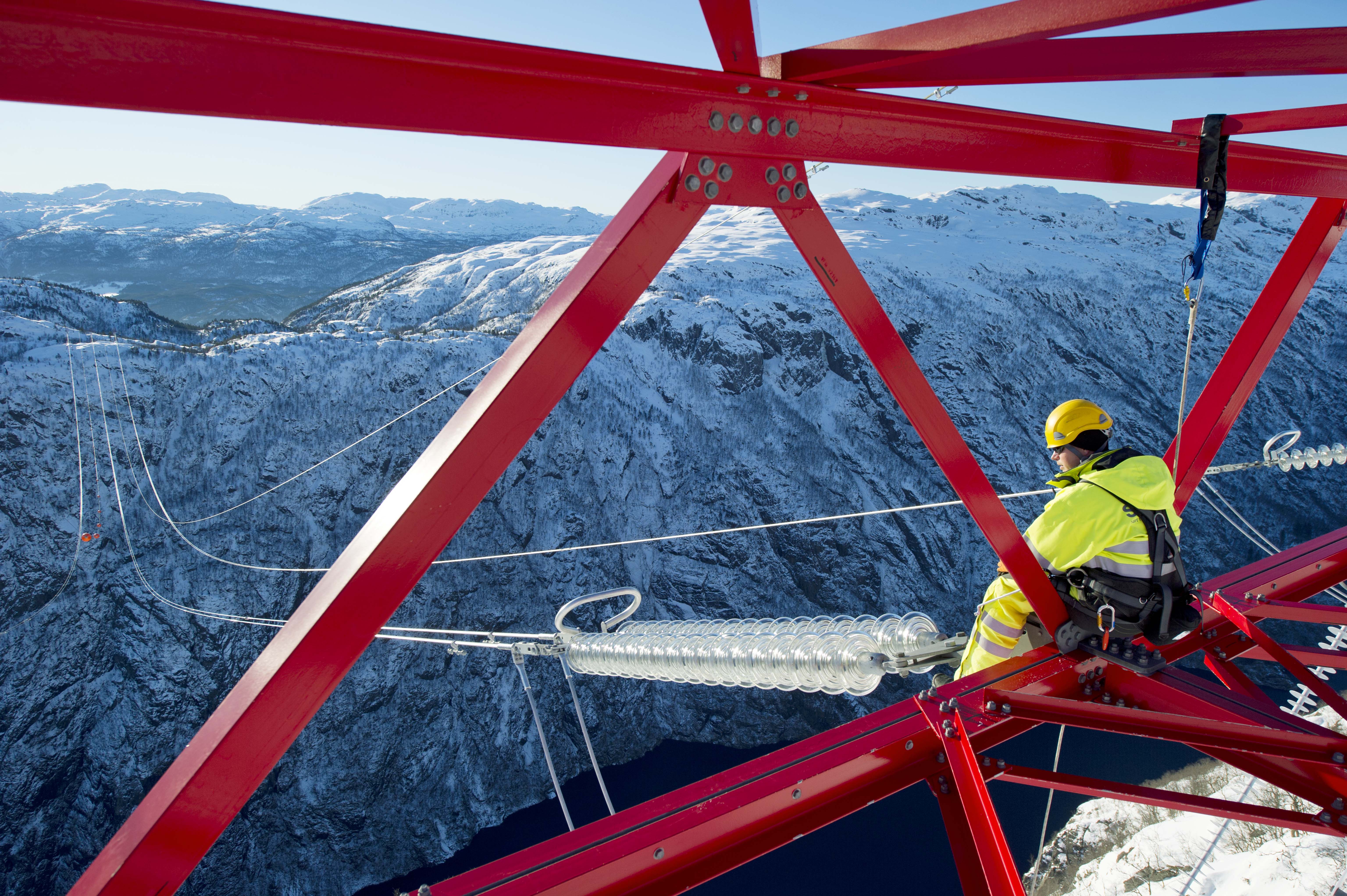 Person high up in a mast during the construction of Ofoten-Balsfjord